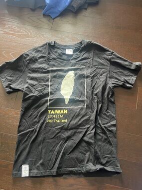 Black Taiwan Graphic Crew Neck T-Shirt